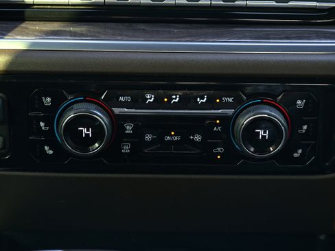 Used 2022 Chevrolet Silverado 1500 LTZ w/ LTZ Premium Package image 13