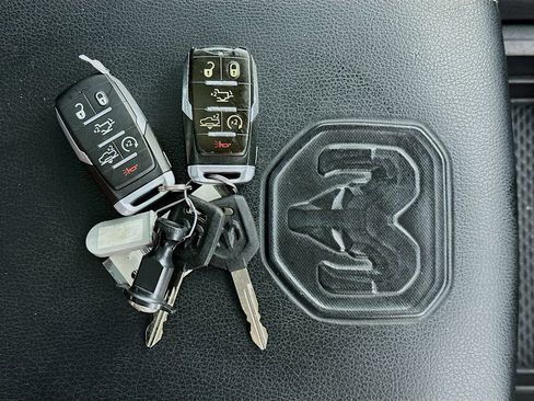 Used 2019 RAM 1500 Laramie image 36