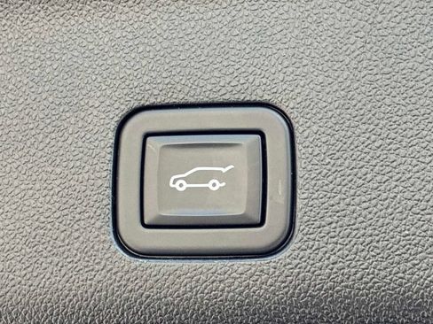 Used 2024 Cadillac Escalade ESV Premium Luxury AWD/4WD image 16