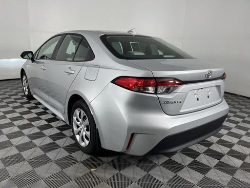 Used 2025 Toyota Corolla LE FWD image 6