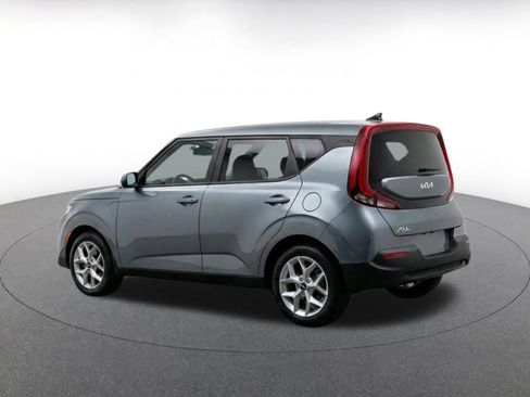 Used 2025 Kia Soul LX w/ LX Technology Package FWD image 6