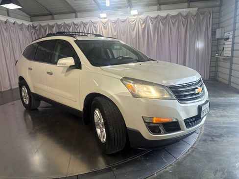 Used 2014 Chevrolet Traverse LT w/ LPO, 'HIT The Road' Package FWD image 3