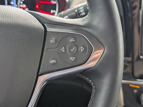 Used 2023 Chevrolet Traverse Premier FWD image 30