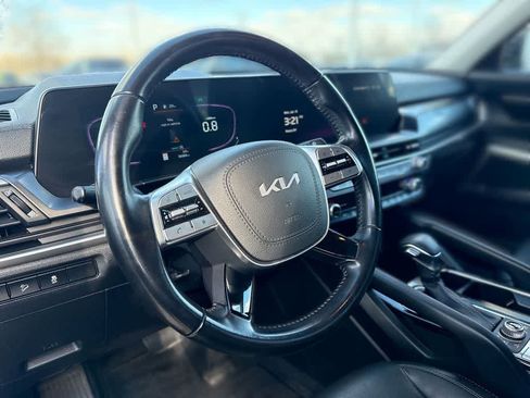 Used 2023 Kia Telluride LX image 2