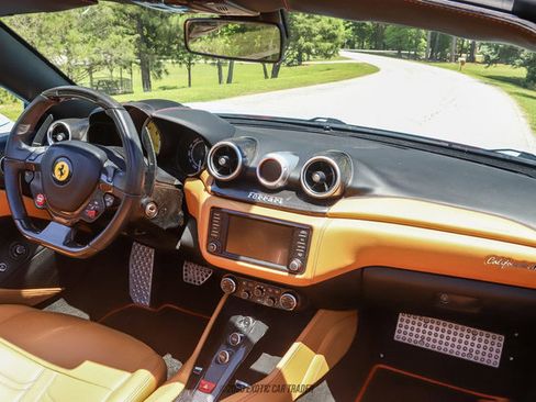 Used 2015 Ferrari California T RWD image 62