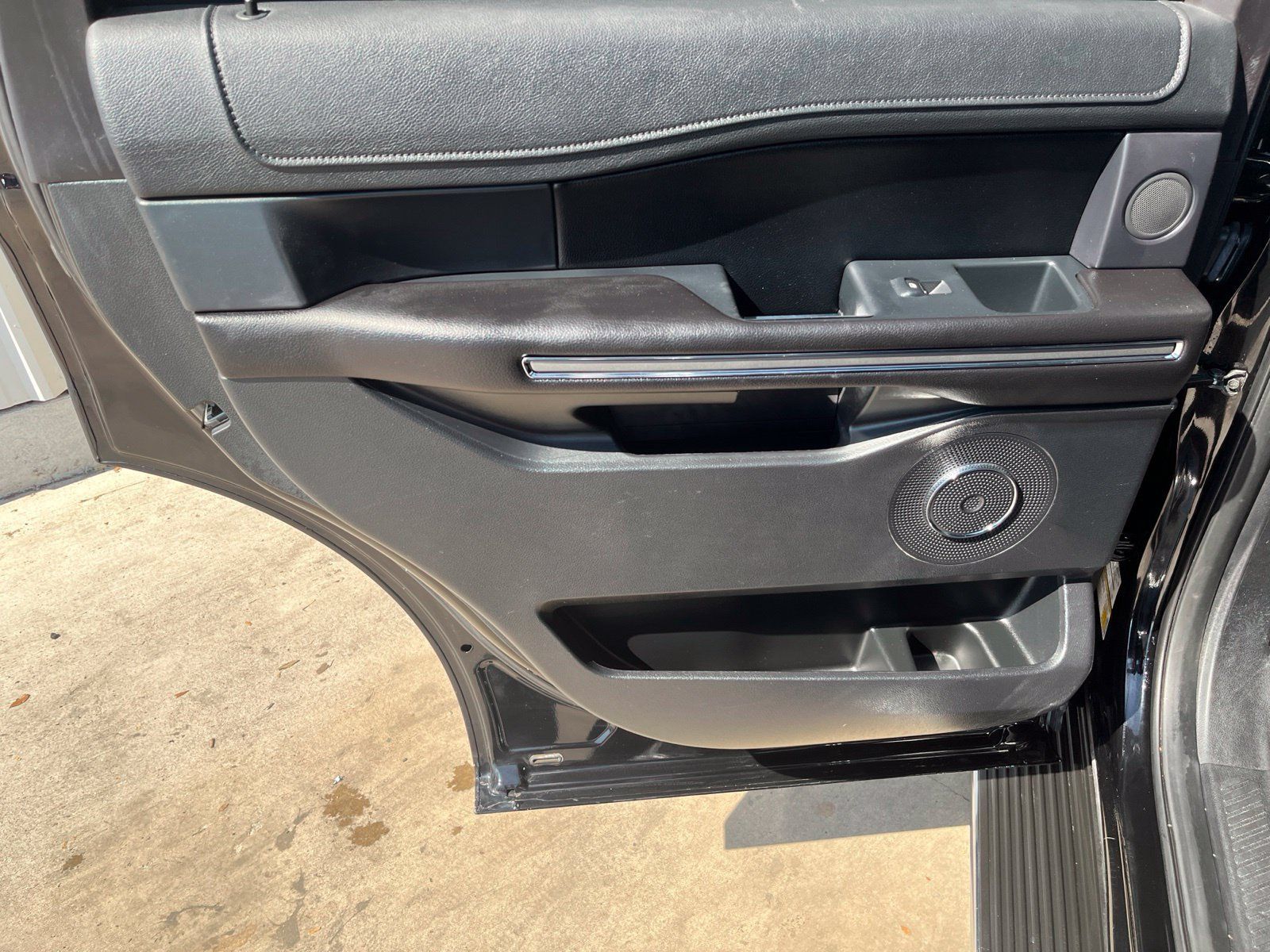 Used 2018 Ford Expedition XLT w/ Equipment Group 202A RWD image 13