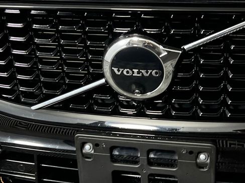 Used 2025 Volvo XC60 B5 Plus image 11