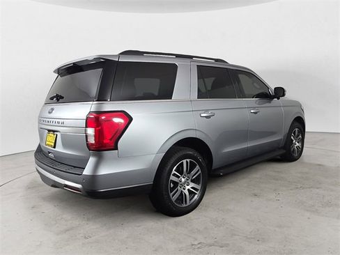 Certified 2024 Ford Expedition XLT image 5