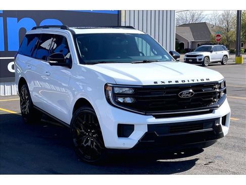 New 2026 Ford Expedition Platinum AWD/4WD image 2