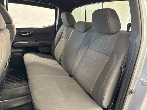 Used 2018 Toyota Tacoma TRD Off-Road image 40