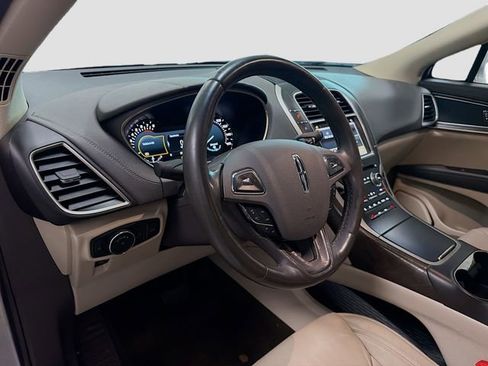 Used 2017 Lincoln MKX Select w/ Lincoln MKX Climate Package image 11