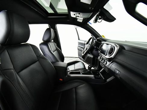 Used 2020 Toyota Tacoma Limited image 23