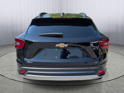 Certified 2025 Chevrolet Trax LT w/ Driver Confidence Package FWD image 4