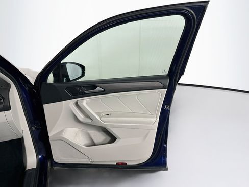Used 2024 Volkswagen Tiguan SE FWD image 31
