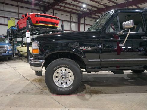 Used 1996 Ford Bronco XLT image 3