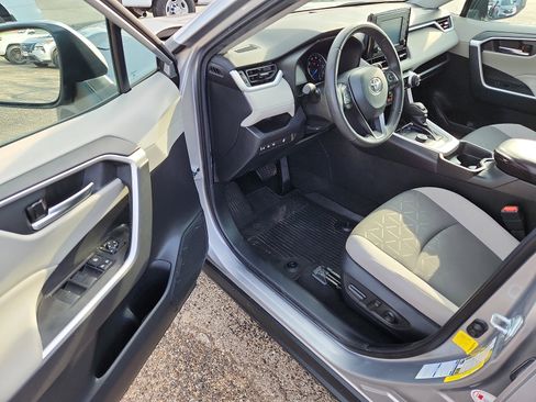 Used 2021 Toyota RAV4 XLE image 10