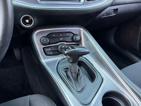 Used 2015 Dodge Challenger SXT RWD image 19