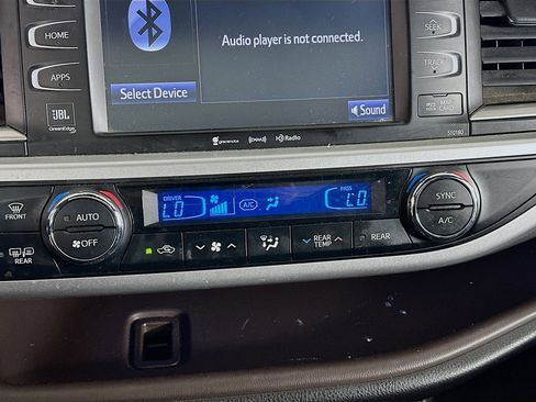 Used 2018 Toyota Highlander Limited Platinum AWD/4WD image 22