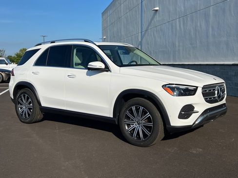Used 2025 Mercedes-Benz GLE 350 4MATIC image 2