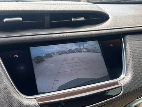 Used 2018 Cadillac XT5 FWD image 22