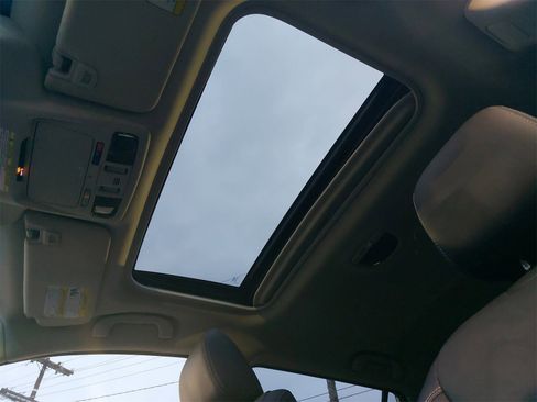 Used 2018 Subaru Outback 2.5i Limited image 30