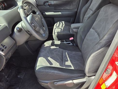 Used 2013 Scion xB FWD image 9