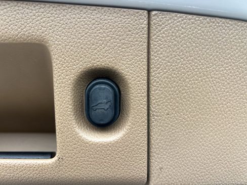 Used 2018 Cadillac Escalade Platinum image 34