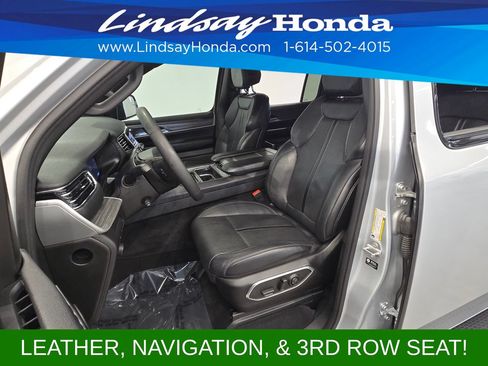 Used 2024 Jeep Wagoneer L Series II w/ Flexible Seating Group AWD/4WD image 12