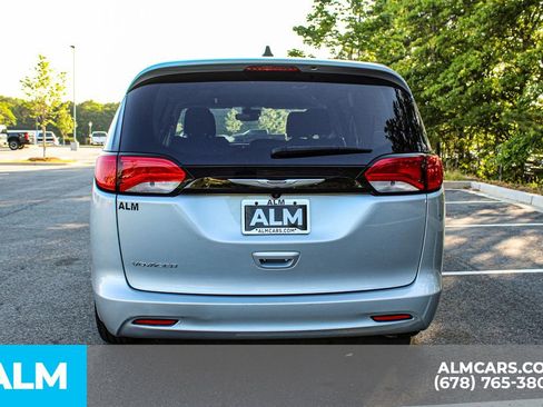 Used 2023 Chrysler Voyager LX FWD image 11