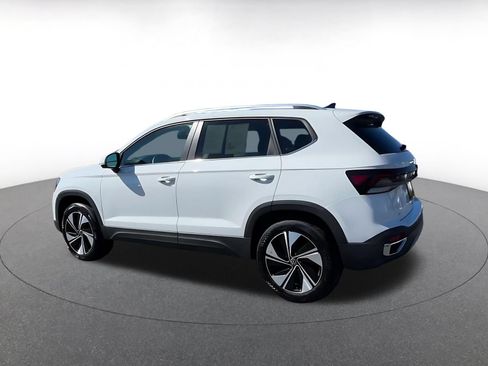 Used 2026 Volkswagen Taos SE AWD/4WD image 8