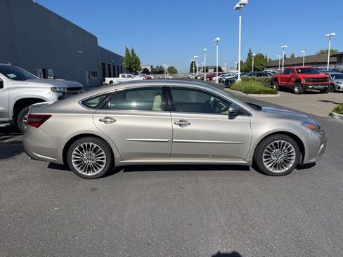 Used 2016 Toyota Avalon Limited w/ Toyota Safety Sense Package FWD image 8