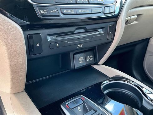 Used 2019 Honda Pilot Touring image 25