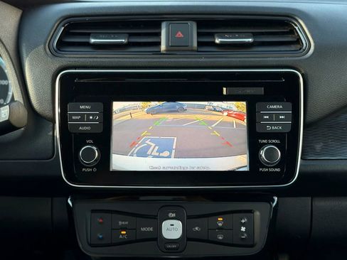 Used 2018 Nissan Leaf SV image 14