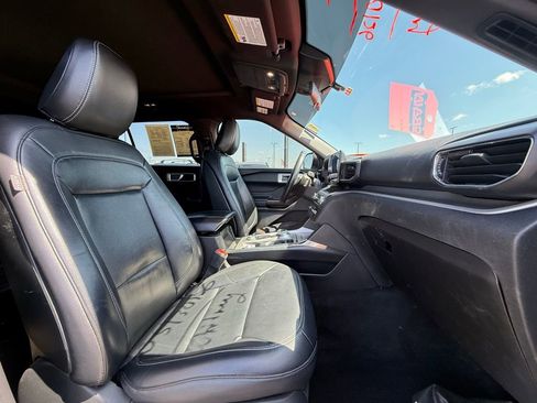 Used 2020 Ford Explorer XLT w/ Equipment Group 202A AWD/4WD image 28