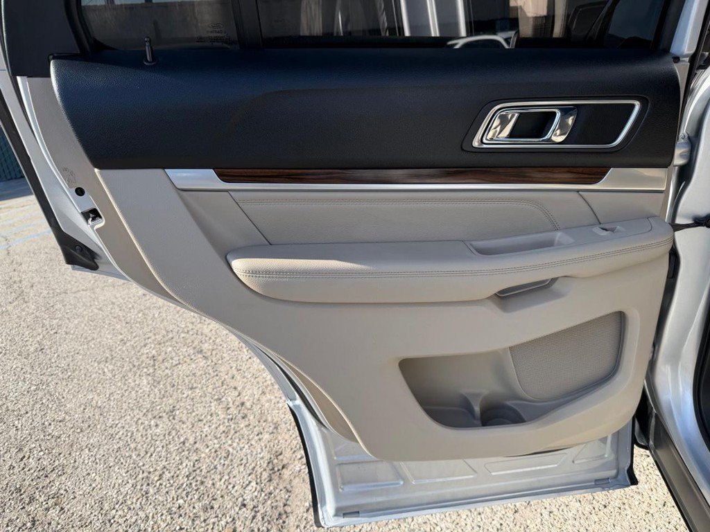 Used 2018 Ford Explorer Limited w/ Ford Safe & Smart Package FWD image 40