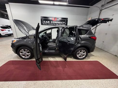 Used 2019 Ford Escape SE image 42