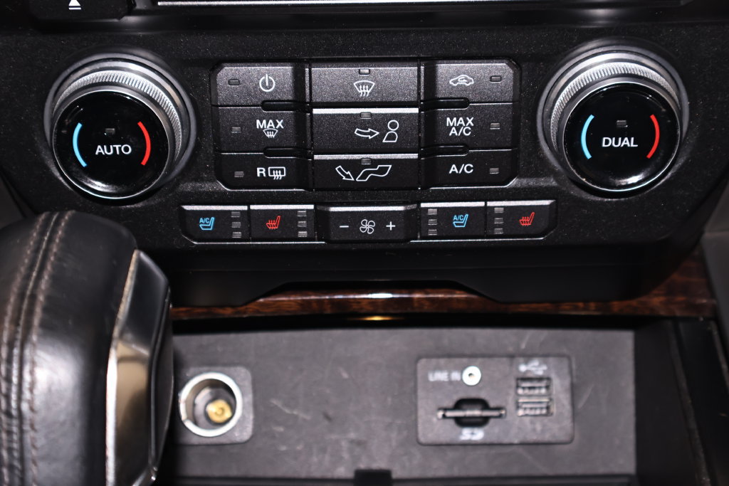 Used 2015 Ford F150 Platinum w/ Equipment Group 701A Luxury AWD/4WD image 36