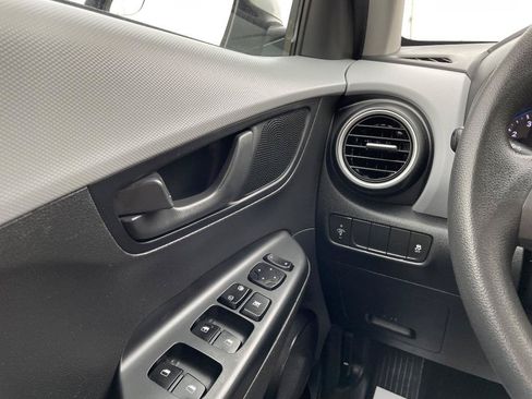 Used 2018 Hyundai Kona SE FWD image 25