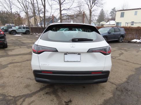 Certified 2024 Honda HR-V LX image 5