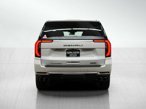 Used 2025 GMC Yukon XL Denali image 4