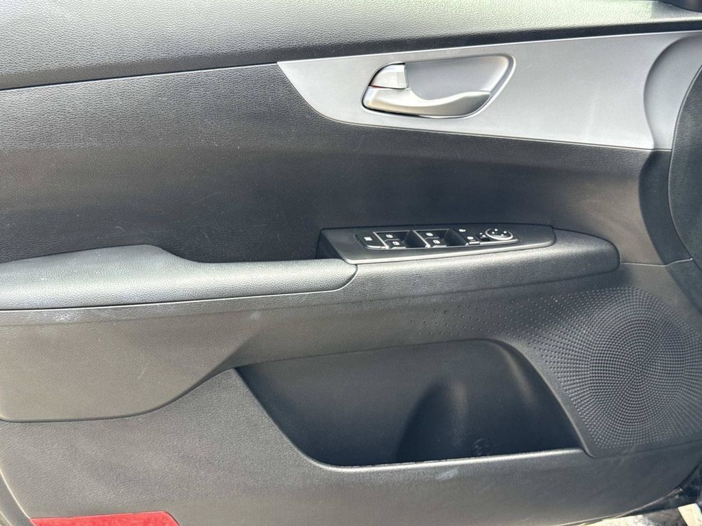 Used 2024 Kia Forte LXS FWD image 16