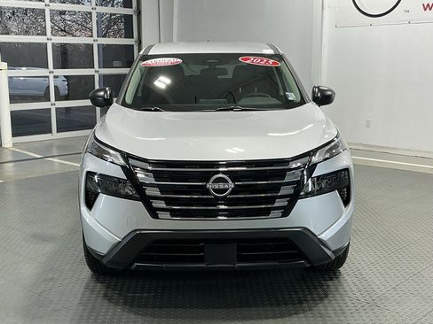 Used 2025 Nissan Rogue S image 29