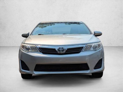Used 2014 Toyota Camry LE FWD image 2