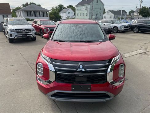 New 2026 Mitsubishi Outlander SE FWD image 3