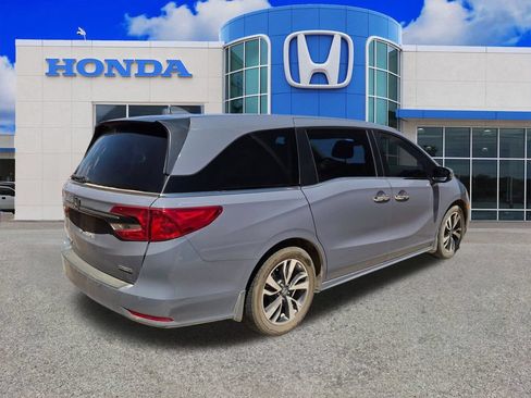 Used 2024 Honda Odyssey Touring image 2
