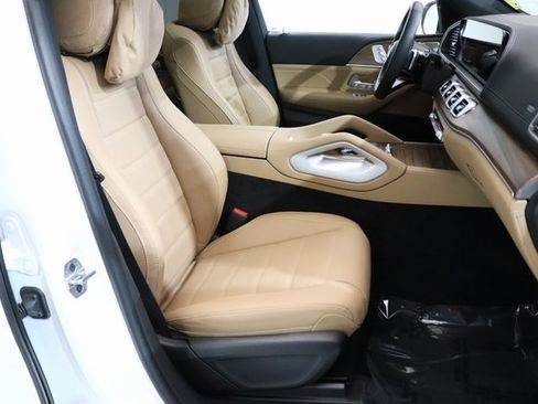 Certified 2025 Mercedes-Benz GLS 580 4MATIC image 21