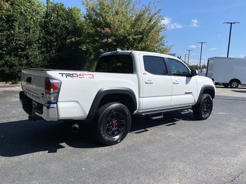 Used 2022 Toyota Tacoma TRD Off-Road AWD/4WD image 45