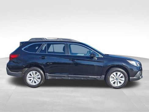 Used 2018 Subaru Outback 2.5i Premium image 7
