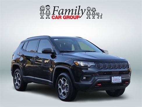 Used 2022 Jeep Compass Trailhawk image 2