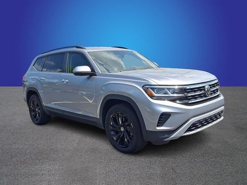 Used 2022 Volkswagen Atlas SE w/ Black Wheel Package FWD image 2